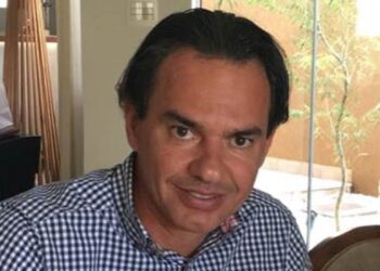 Discurso de “enviado de Deus” afasta evangélicos de Marquinhos, diz sociólogo