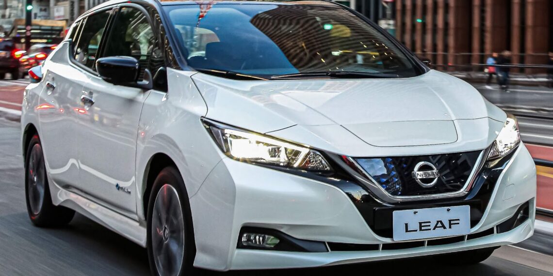 O dia a dia dos motoristas brasileiros com o carro 100% elétrico da Nissan