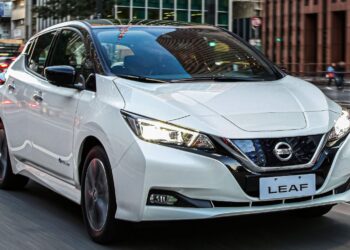 O dia a dia dos motoristas brasileiros com o carro 100% elétrico da Nissan