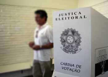 OPINIÃO: Com pesquisas fraudadas, candidatos escarram no rosto do eleitor