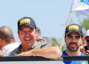 Eduardo Riedel fecha campanha com carreata “gigante” em Campo Grande