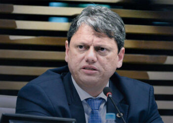 Tarcísio lidera em São Paulo com 50,8% a 38,4%, aponta Paraná Pesquisas