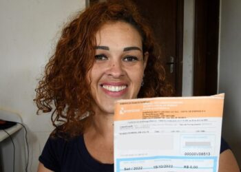 Para ter conta paga pelo governo, família não pode consumir mais que 220 kWh