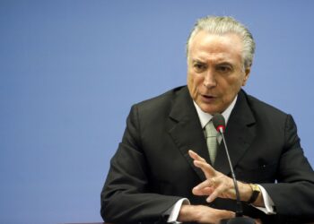 Michel Temer manda Lula tirar os pés do palanque e diz que reconstruiu o país pós-PT