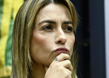Soraya faz post insinuando que está solteira e causa burburinho no Twitter