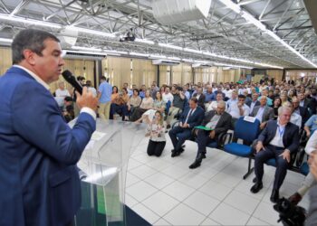 Eduardo Riedel assina contrato de concessão de 3 rodovias no Estado