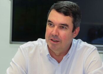 Aprovação do governo Riedel supera a de Lula e Tarcísio juntos, aponta pesquisa