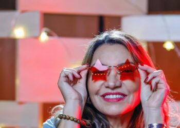 Bolsa de grife de luxo da primeira-dama custa 99 anos de reajuste do mínimo