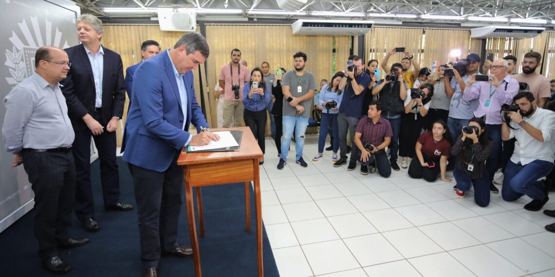 Riedel anuncia apoio à qualificação e habilitação de motoristas profissionais