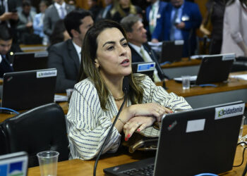 Senadora Soraya Thronicke volta a ser internada em hospital de Brasília