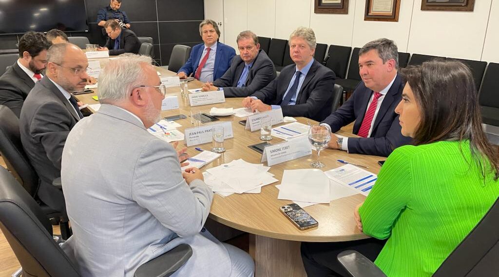 Após reunião, Petrobras admite retomar obras de fábrica de fertilizantes