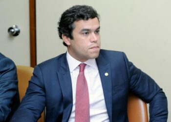 Beto Pereira assina ato, mas nega que Câmara cassou mandato de Dallagnol