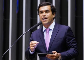 Beto Pereira apresenta inovações no CARF, mas desagrada líderes na Câmara