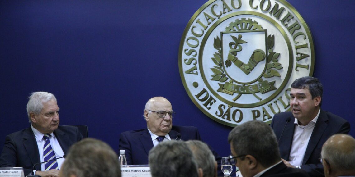 Em ascensão nacional, Eduardo Riedel volta a falar sobre MS em São Paulo