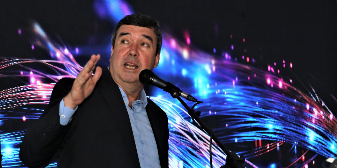 Eduardo Riedel entrega rede digital que conectará Estado de ponta a ponta