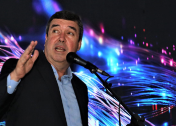 Eduardo Riedel entrega rede digital que conectará Estado de ponta a ponta