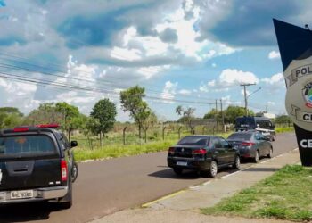 Governador Eduardo Riedel demite servidores acusados de corrupção na Saúde