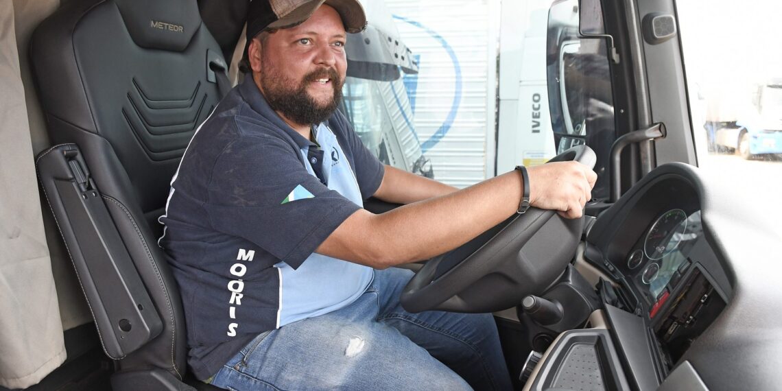 Com custos pagos pelo governo, motoristas veem chance de crescer na profissão