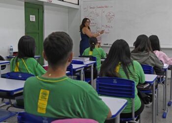 Governo nomeia 216 professores efetivos e reforça ensino nos 79 municípios