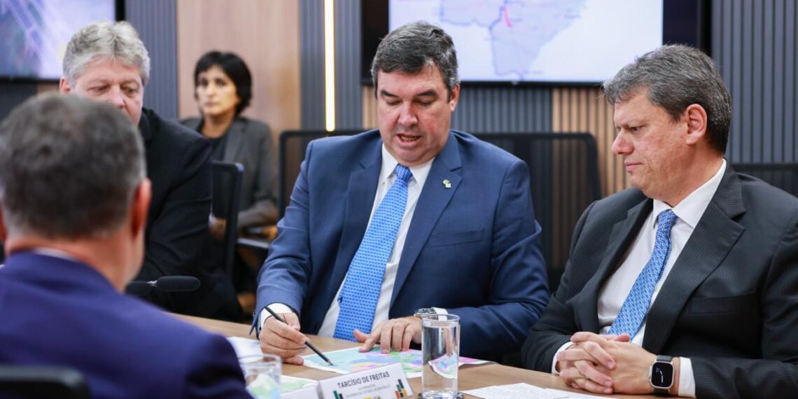Em Brasília, Riedel e Tarcísio reforçam parceria por projetos comuns a MS e SP