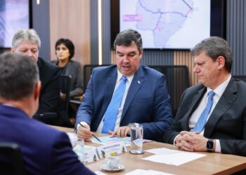 Em Brasília, Riedel e Tarcísio reforçam parceria por projetos comuns a MS e SP