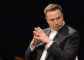 Musk a Moraes: “​​Por que você está determinando tanta censura no Brasil?”