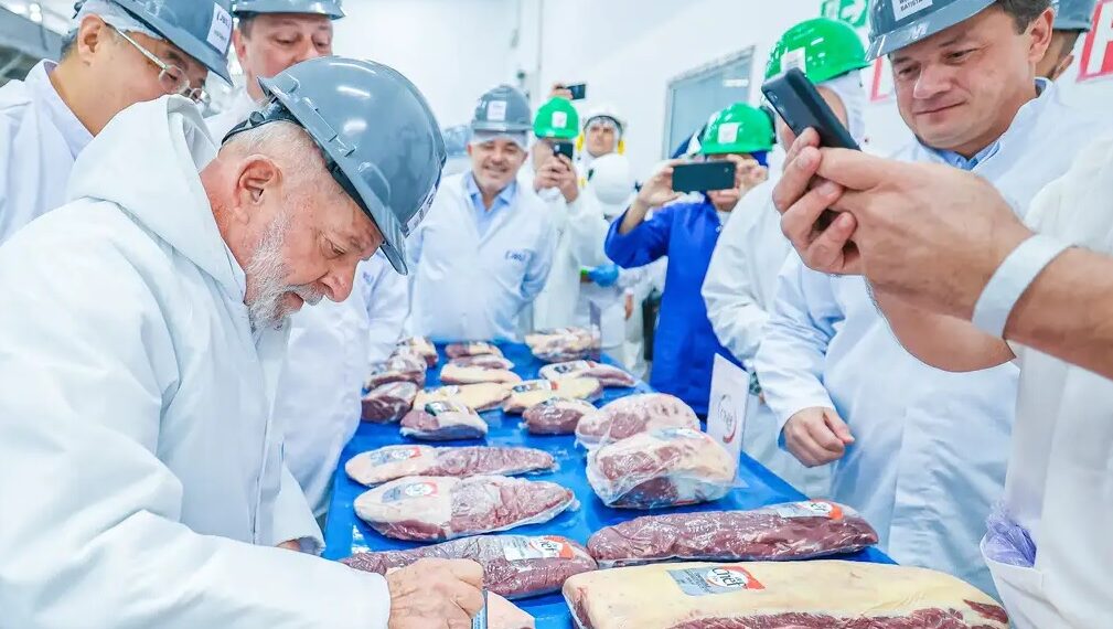Lula visita JBS, empresa que confessou esquema de corrupção com o PT