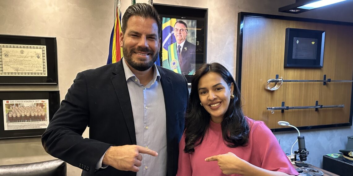 Mulher de direita, Vivi Tobias disputará vaga de vereador com apoio de Contar