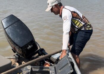 Em navegação pelo Rio Paraguai, turistas registram seca histórica no Pantanal