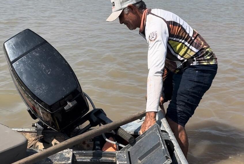 Em navegação pelo Rio Paraguai, turistas registram seca histórica no Pantanal