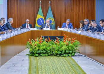 Em reunião com Lula, MS pede investimento na segurança das fronteiras