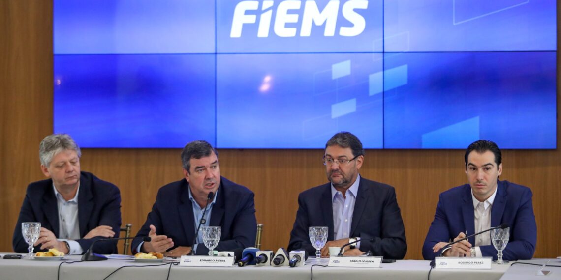 Indústria se expande e contribui para aumentar empregos e exportações