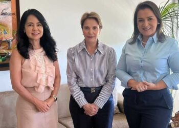 TCE manda Adriane Lopes acabar com extra que infla salários de procuradores