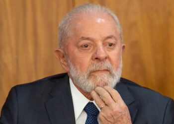 Mesmo em recesso, 93 deputados já assinaram impeachment de Lula
