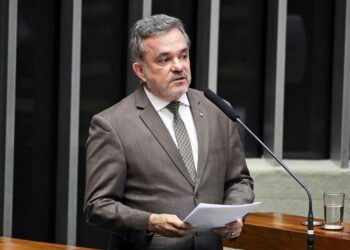 Vander diz que é pré-candidato ao Senado com apoio do presidente Lula