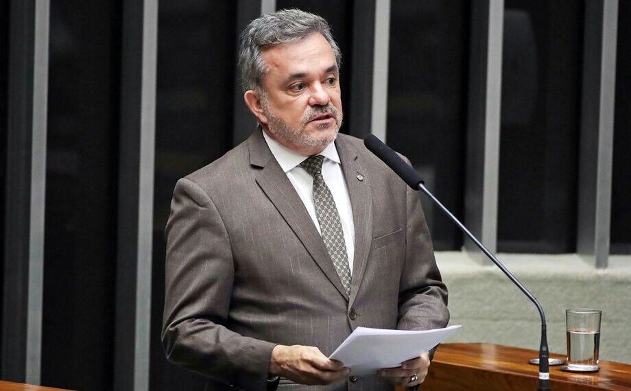 Vander diz que é pré-candidato ao Senado com apoio do presidente Lula
