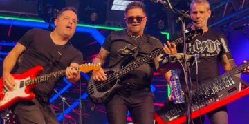 Público revive anos 80 e 90 e se emociona com Banda Yahoo em Campo Grande