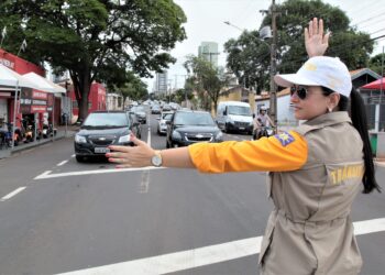 Incapaz de reduzir gastos, prefeita Adriane Lopes quer arrecadar mais com multas