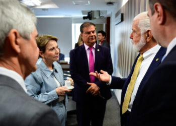 Além do fiasco, senadores que foram aos EUA custaram R$ 475 mil aos cofres do país