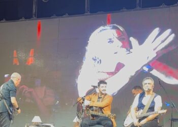 Vaia à Soraya Thronicke interrompe show do Roupa Nova em Campo Grande