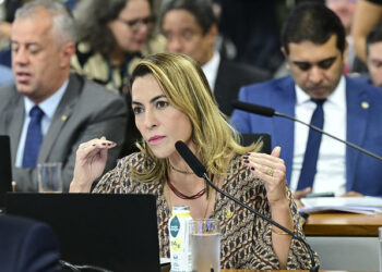 Soraya Thronicke ajuda governo a barrar convocação de suspeito no caso do INSS
