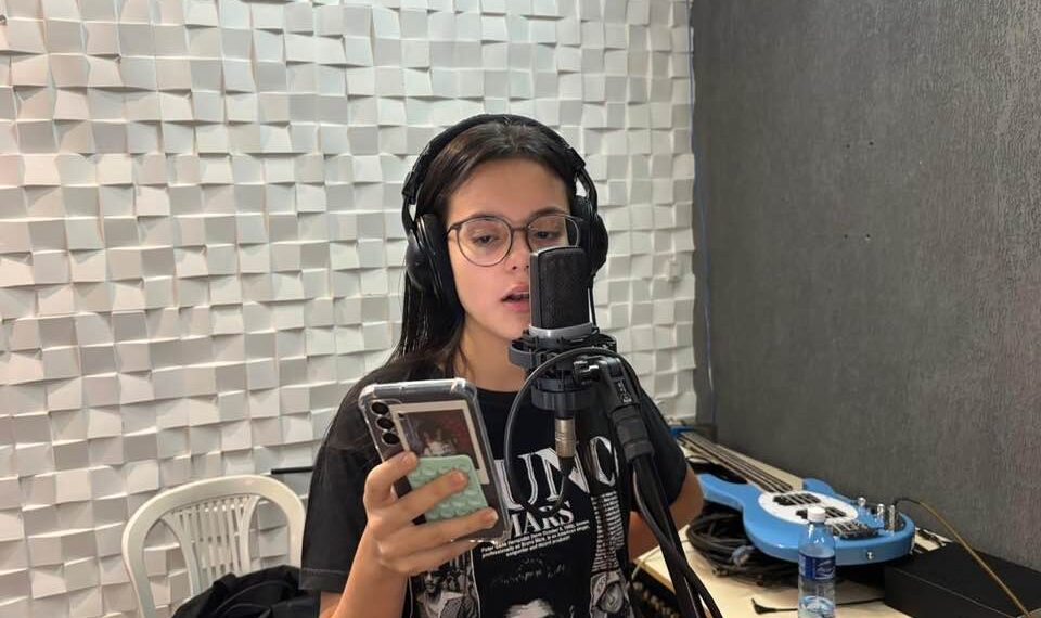 Canção de berço ganha voz: filha grava música escrita pelo pai há 15 anos