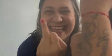 Vereadora do PT faz gesto obsceno em bate-boca com assessora da prefeita