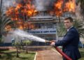 Sem caixa, prefeita depende do governo estadual para encerrar greve dos ônibus