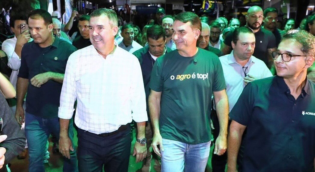 Riedel critica “guerra de narrativas” e pede que Flávio explique relação com Vorcaro