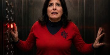 Após desejar o fim do bolsonarismo, Simone fica presa por 2 horas em elevador