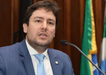 Catan veste a farda de Contar, mas sem a mesma postura e o mesmo capital político