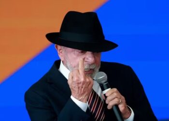 OPINIÃO: Lula pisoteia a lei, censura e “confessa” a farsa do jornalismo público