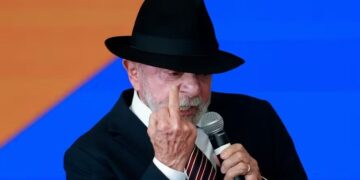 OPINIÃO: Lula pisoteia a lei, censura e “confessa” a farsa do jornalismo público