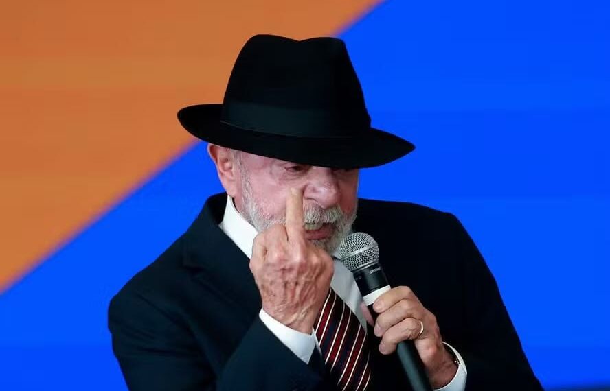 OPINIÃO: Lula pisoteia a lei, censura e “confessa” a farsa do jornalismo público